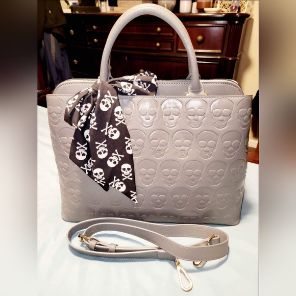 Betsey Johnson Gray Skull Satchel - Picture 1 of 1